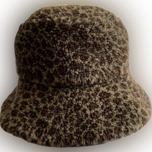 Reversible Sherpa Animal Print Bucket Hat!  Inside out it's brown 🤠